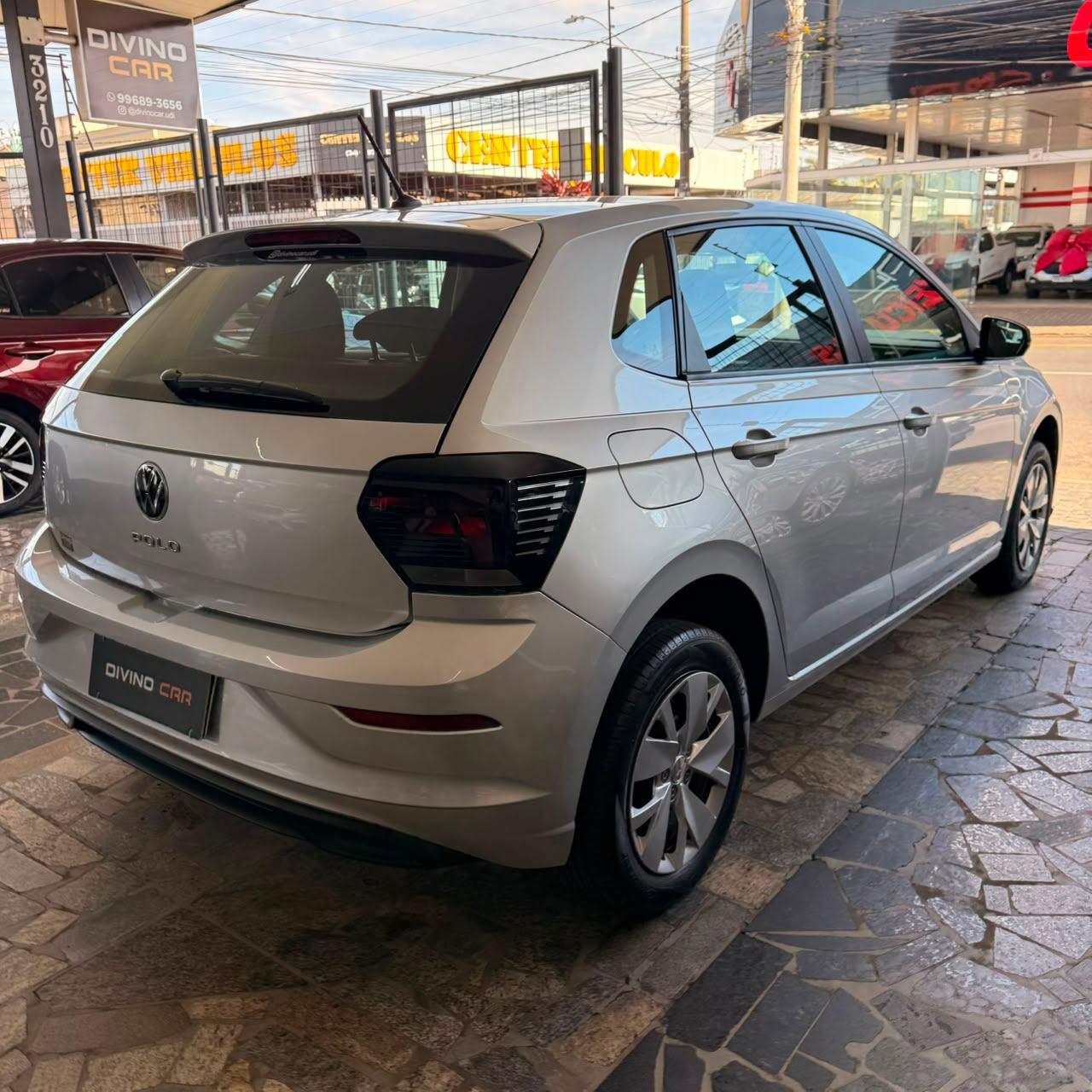 Foto numero 4 do veiculo Volkswagen Polo 1.0 MPI Flex 12V 5p  - Prata - 2023/2023