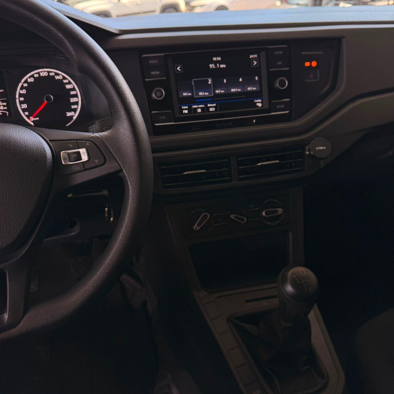 Foto numero 9 do veiculo Volkswagen Polo 1.0 MPI Flex 12V 5p  - Prata - 2023/2023