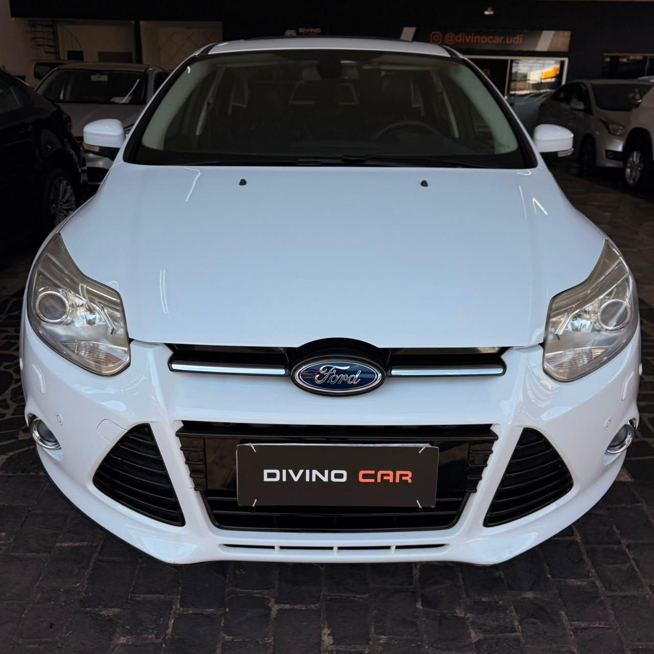 Foto numero 1 do veiculo Ford Focus Sed. TI./TI.Plus 2.0 16V Flex  Aut  - Branca - 2014/2015