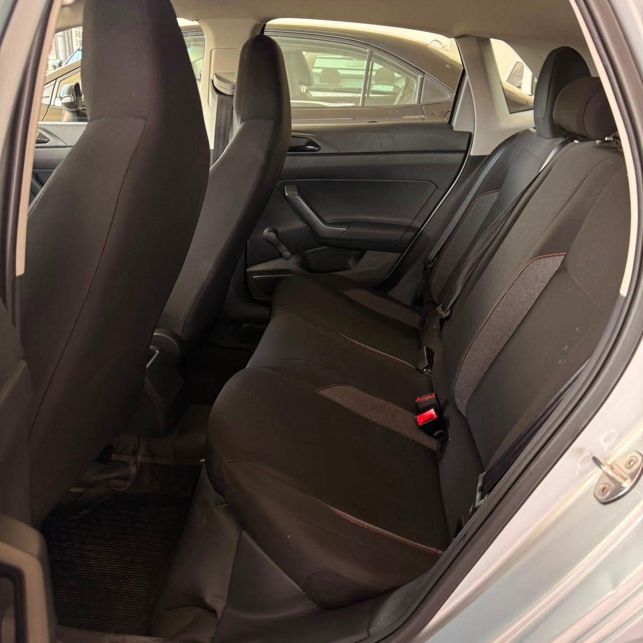 Foto numero 14 do veiculo Volkswagen Polo 1.0 MPI Flex 12V 5p  - Prata - 2023/2023