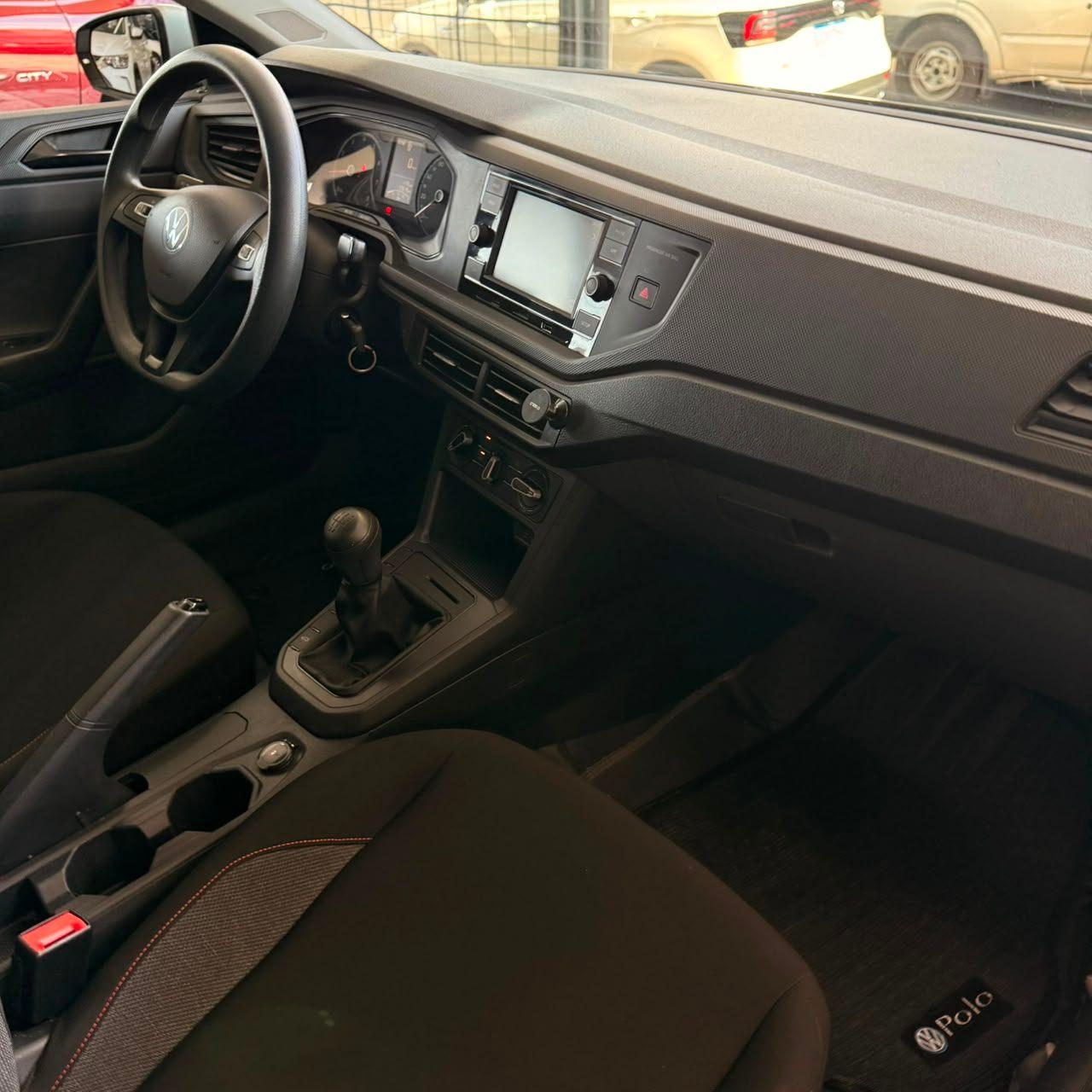 Foto numero 11 do veiculo Volkswagen Polo 1.0 MPI Flex 12V 5p  - Prata - 2023/2023