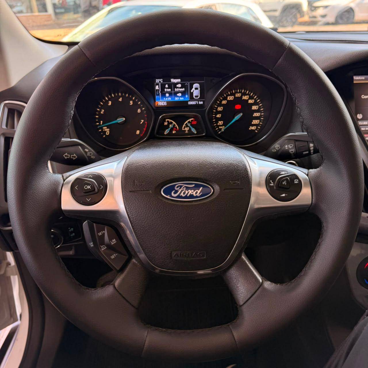 Foto numero 11 do veiculo Ford Focus Sed. TI./TI.Plus 2.0 16V Flex  Aut  - Branca - 2014/2015