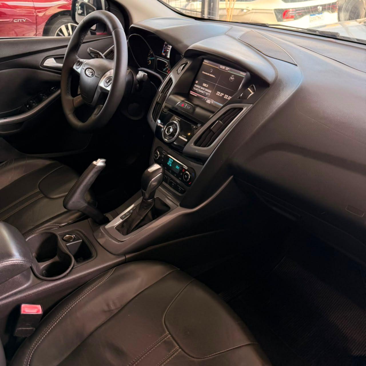 Foto numero 9 do veiculo Ford Focus Sed. TI./TI.Plus 2.0 16V Flex  Aut  - Branca - 2014/2015