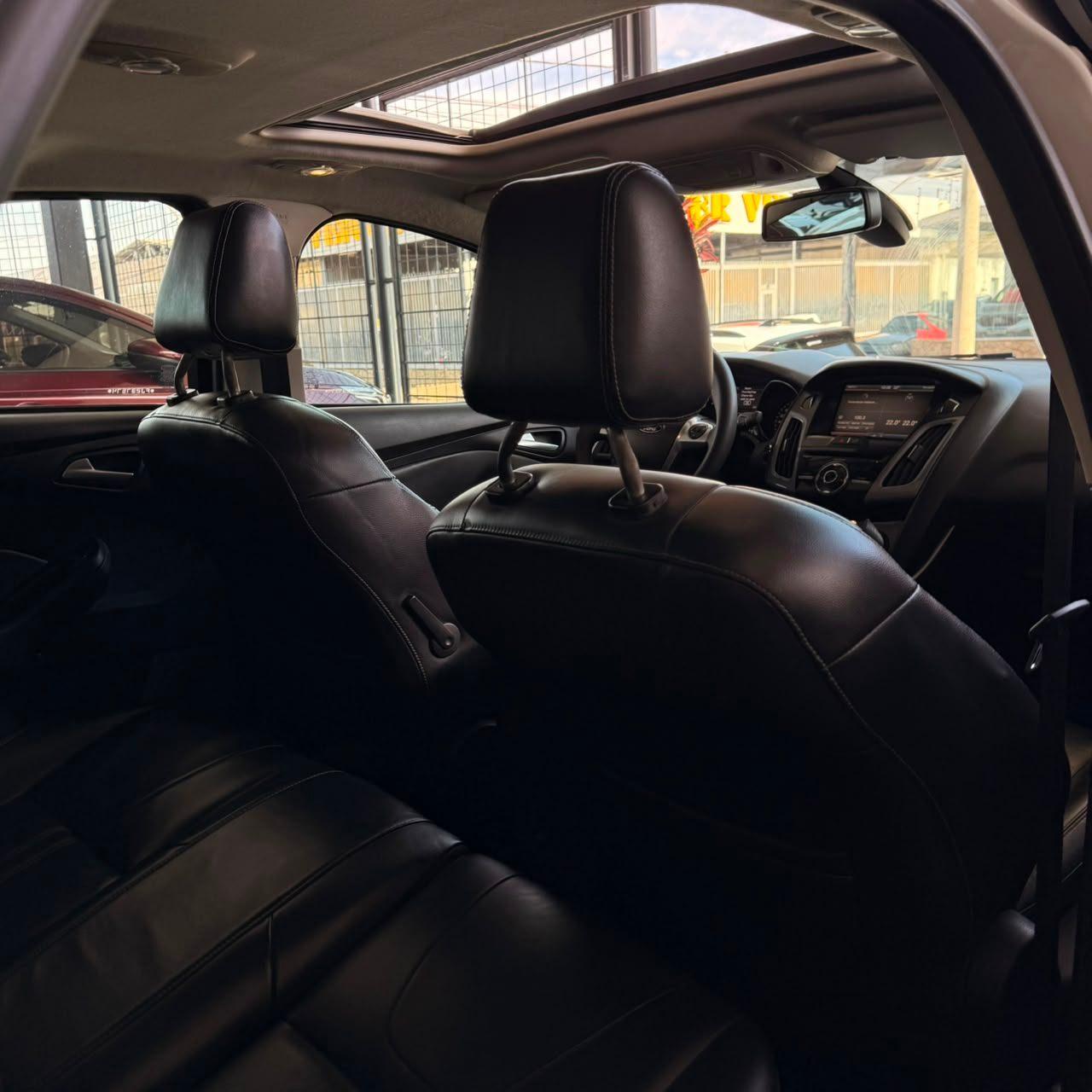 Foto numero 13 do veiculo Ford Focus Sed. TI./TI.Plus 2.0 16V Flex  Aut  - Branca - 2014/2015