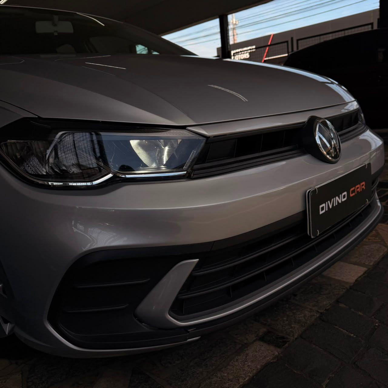 Foto numero 3 do veiculo Volkswagen Polo 1.0 MPI Flex 12V 5p  - Prata - 2023/2023