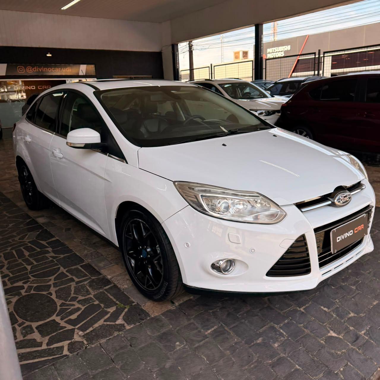 Foto numero 2 do veiculo Ford Focus Sed. TI./TI.Plus 2.0 16V Flex  Aut  - Branca - 2014/2015