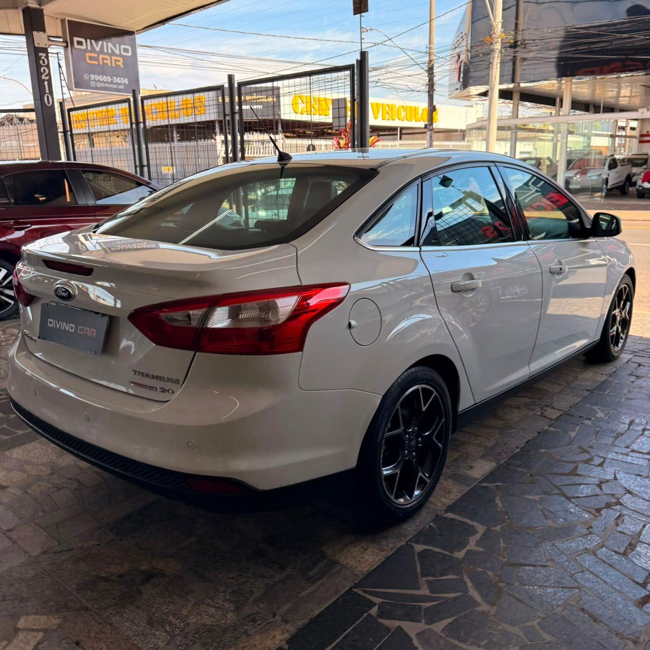 Foto numero 4 do veiculo Ford Focus Sed. TI./TI.Plus 2.0 16V Flex  Aut  - Branca - 2014/2015