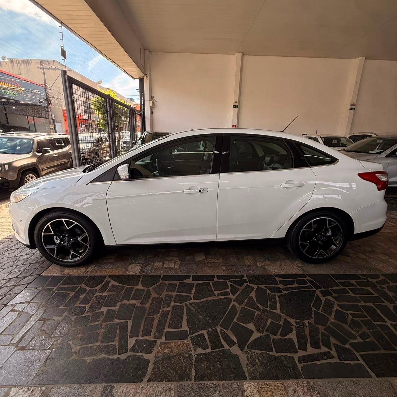 Foto numero 8 do veiculo Ford Focus Sed. TI./TI.Plus 2.0 16V Flex  Aut  - Branca - 2014/2015