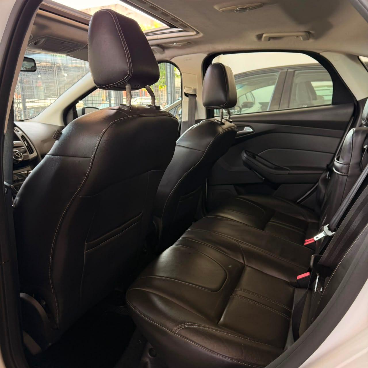 Foto numero 14 do veiculo Ford Focus Sed. TI./TI.Plus 2.0 16V Flex  Aut  - Branca - 2014/2015