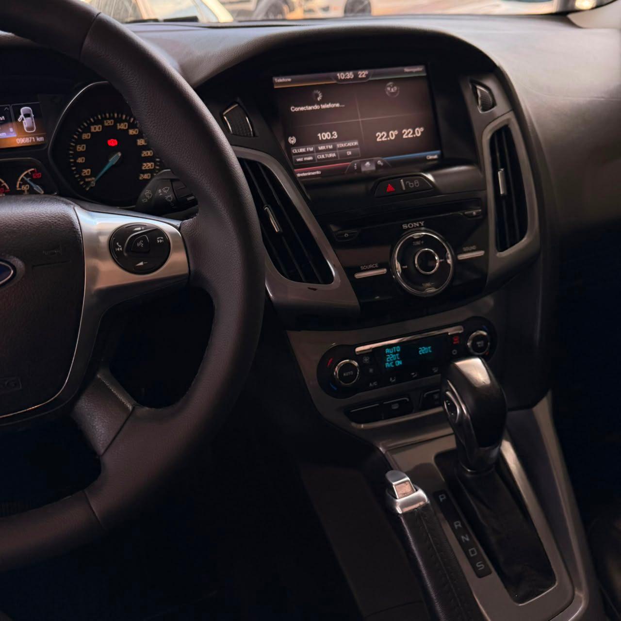 Foto numero 12 do veiculo Ford Focus Sed. TI./TI.Plus 2.0 16V Flex  Aut  - Branca - 2014/2015