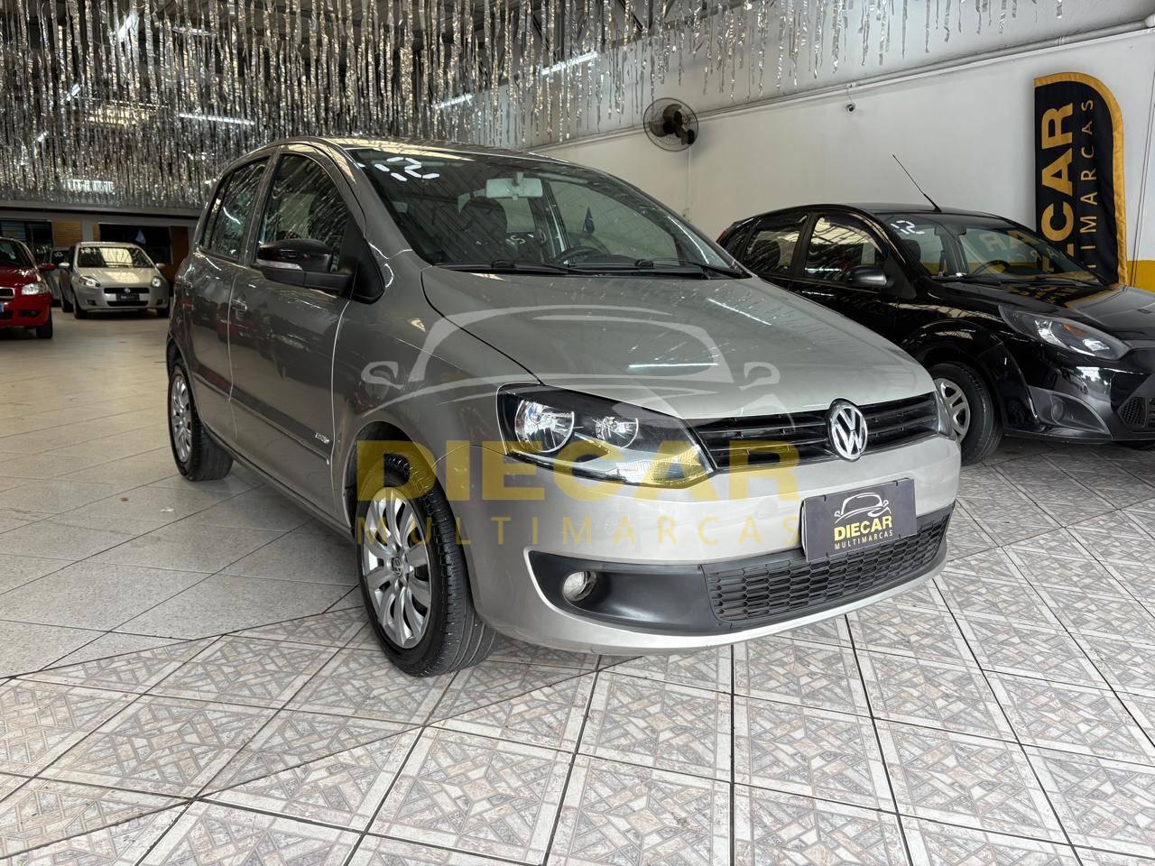 Foto numero 2 do veiculo Volkswagen Fox W/ 1.0 GII - Prata - 2012/2012
