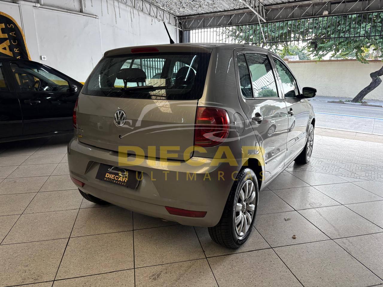 Foto numero 1 do veiculo Volkswagen Fox W/ 1.0 GII - Prata - 2012/2012