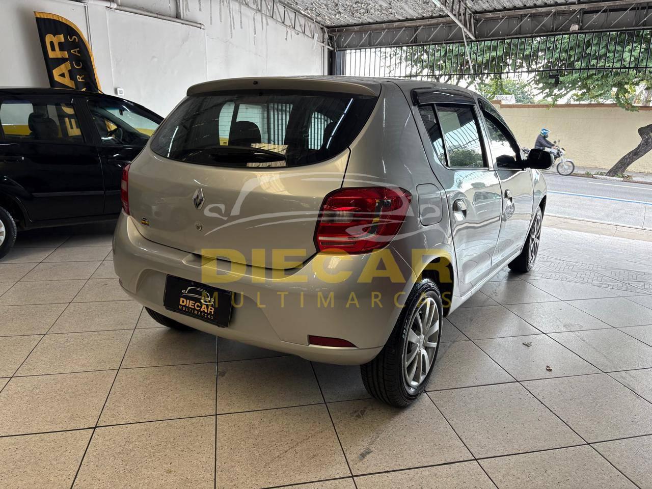 Foto numero 1 do veiculo Renault Sandero AUTH 10 - Prata - 2015/2016