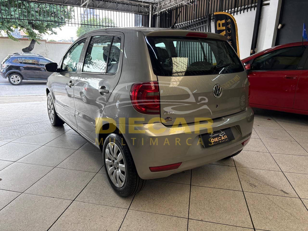 Foto numero 3 do veiculo Volkswagen Fox W/ 1.0 GII - Prata - 2012/2012