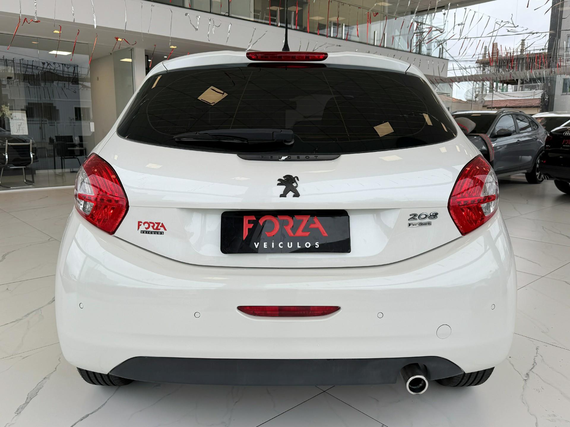 Foto numero 7 do veiculo Peugeot 208 Griffe 1.6 Flex 16V 5p Aut.  - Branca - 2014/2015