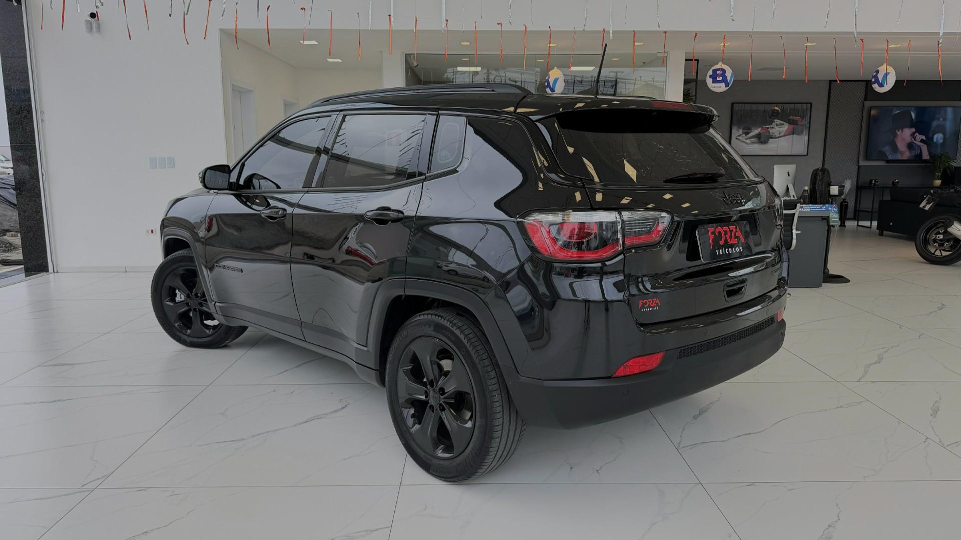 Foto numero 4 do veiculo Jeep Compass Night Eagle 2.0 4x2 Flex 16V Aut  - Preta - 2017/2018