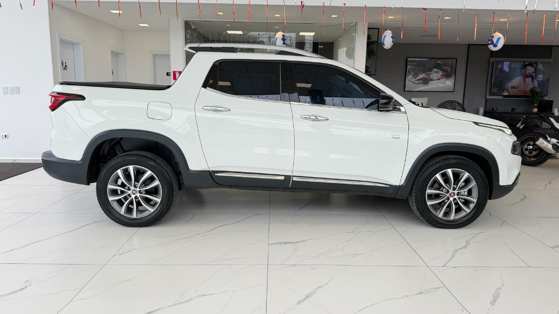 Foto numero 3 do veiculo Fiat Toro Volcano 2.0 16V 4x4 TB Diesel Aut.  - Branca - 2020/2021