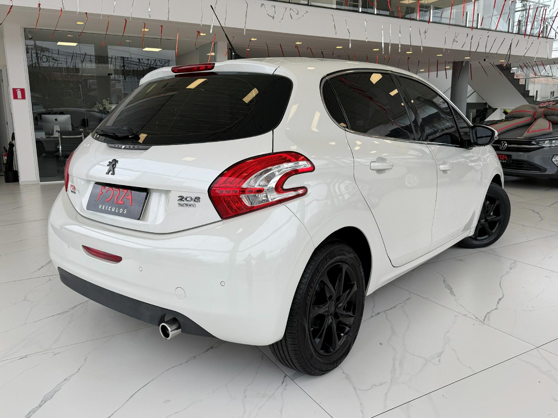 Foto numero 6 do veiculo Peugeot 208 Griffe 1.6 Flex 16V 5p Aut.  - Branca - 2014/2015