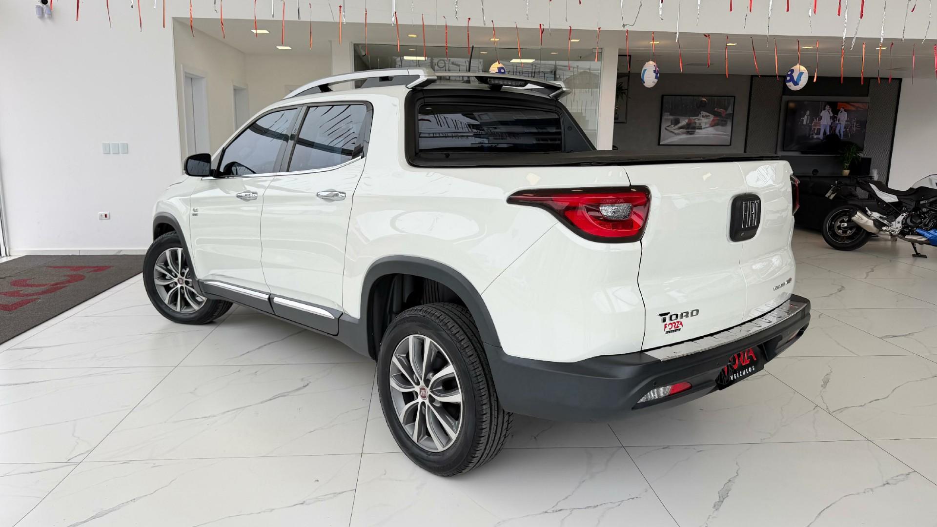 Foto numero 4 do veiculo Fiat Toro Volcano 2.0 16V 4x4 TB Diesel Aut.  - Branca - 2020/2021