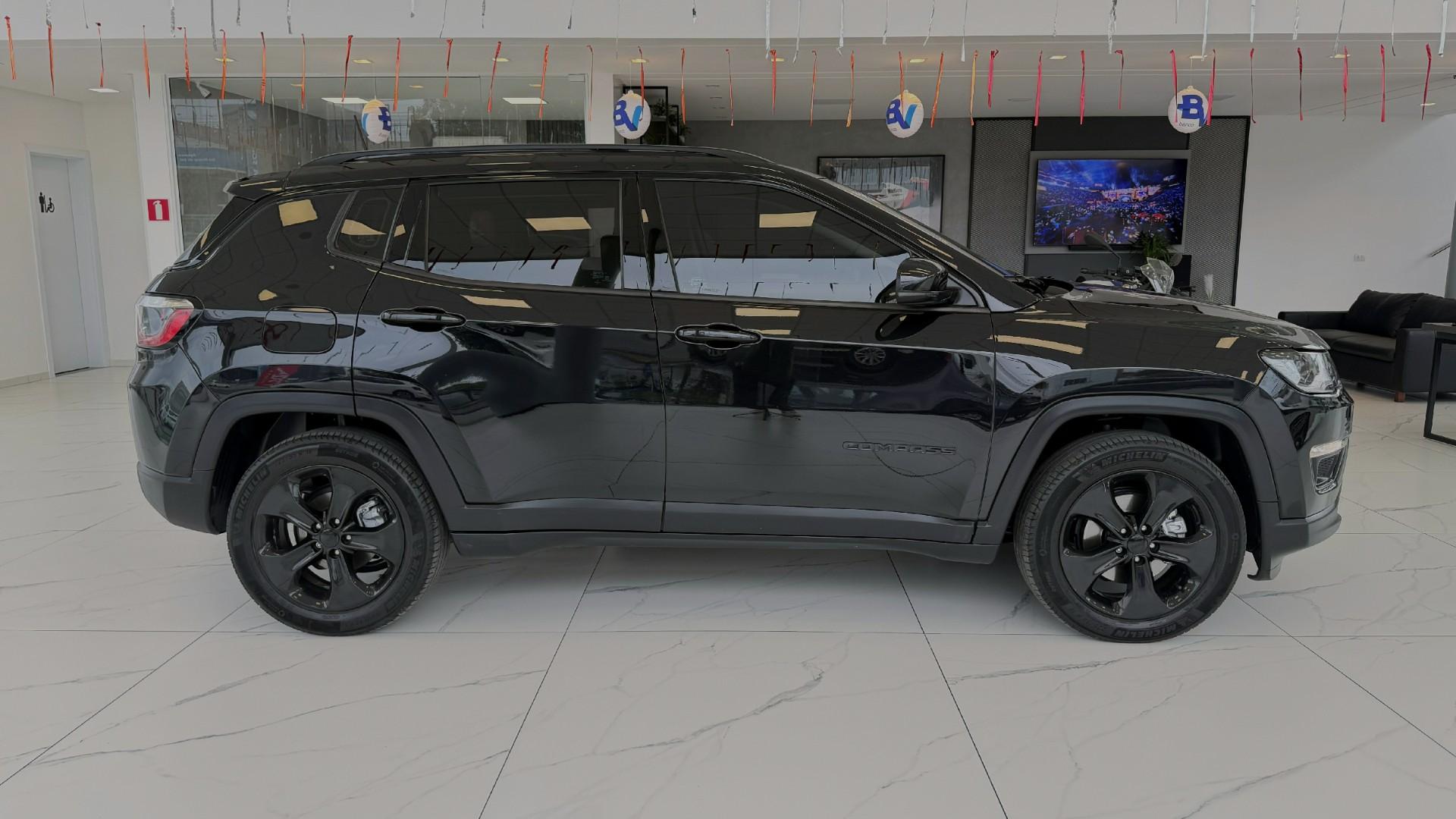 Foto numero 6 do veiculo Jeep Compass Night Eagle 2.0 4x2 Flex 16V Aut  - Preta - 2017/2018