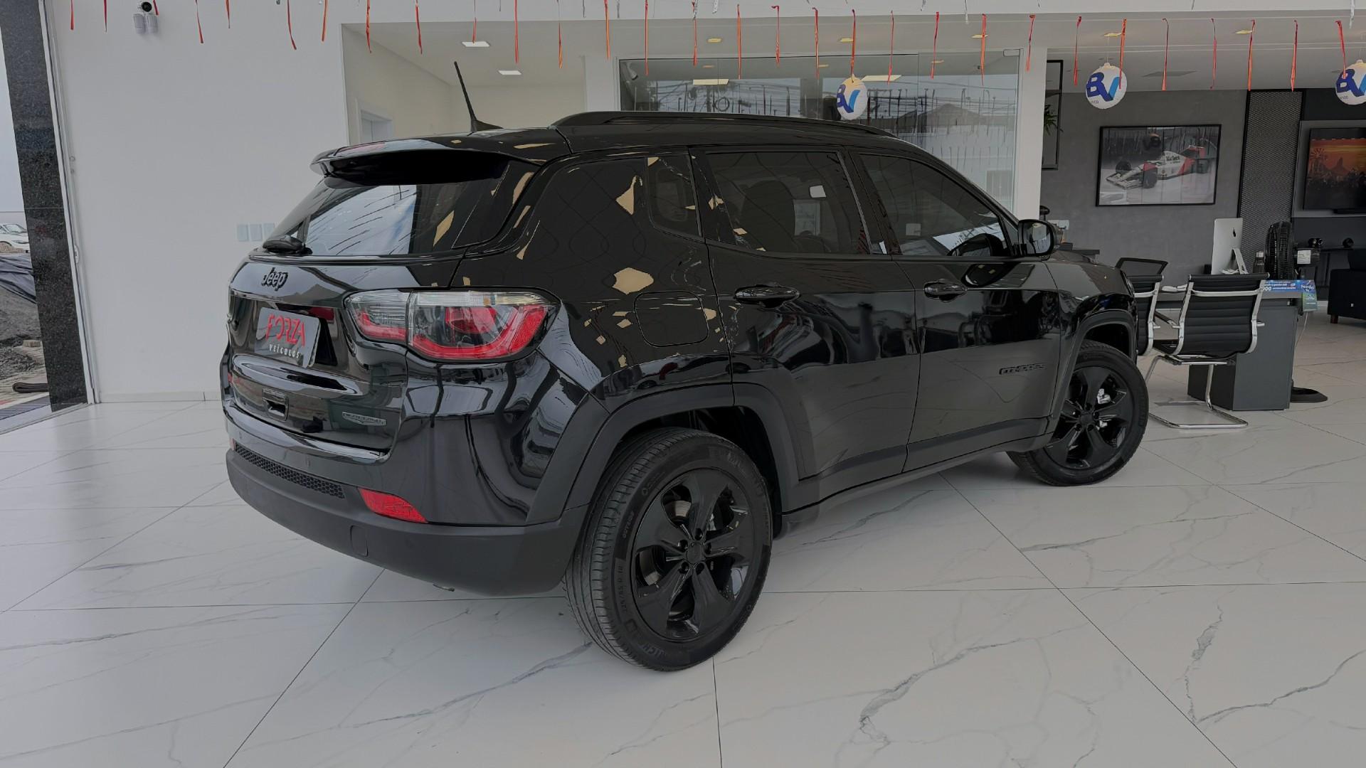 Foto numero 5 do veiculo Jeep Compass Night Eagle 2.0 4x2 Flex 16V Aut  - Preta - 2017/2018
