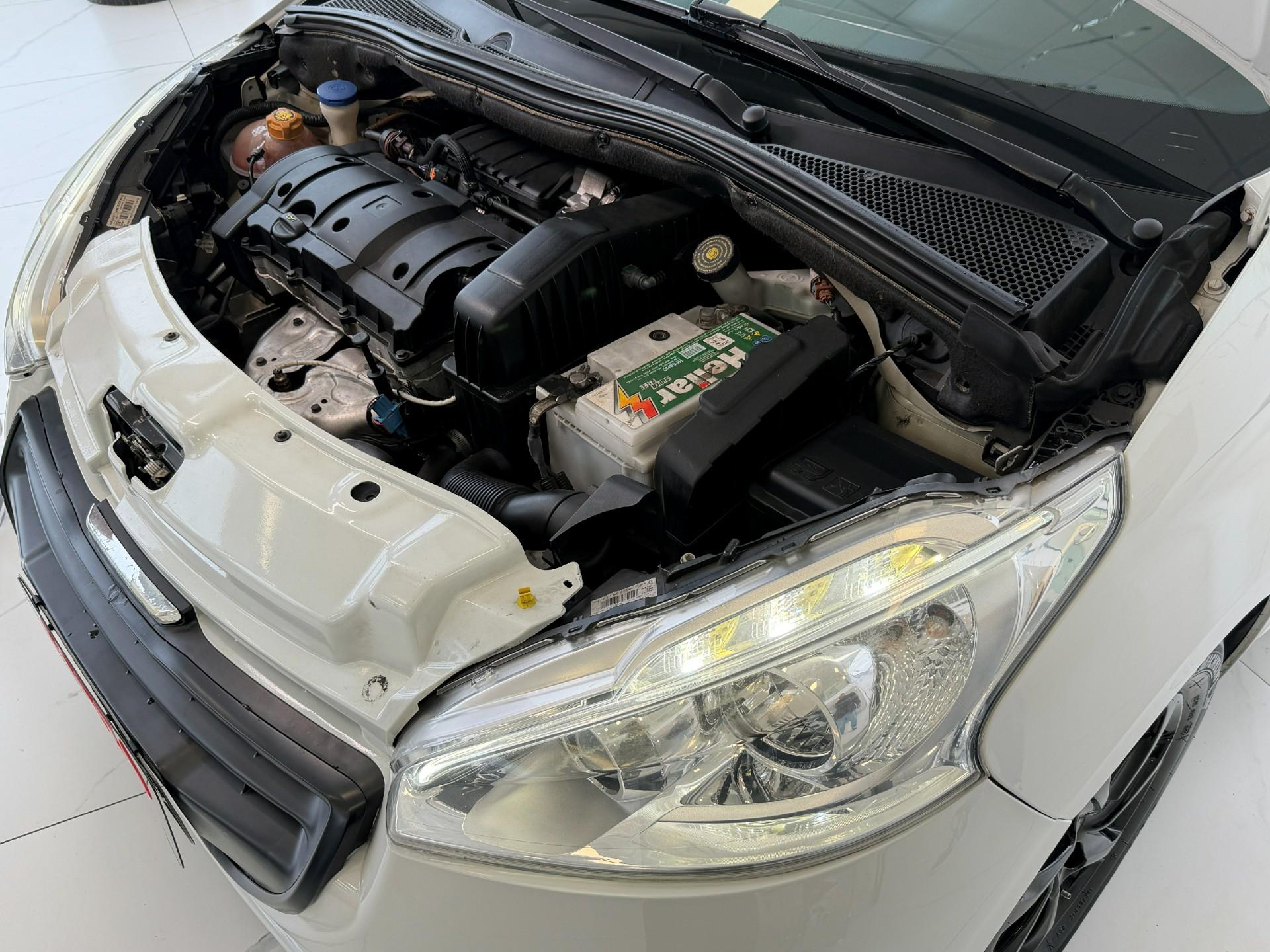 Foto numero 13 do veiculo Peugeot 208 Griffe 1.6 Flex 16V 5p Aut.  - Branca - 2014/2015