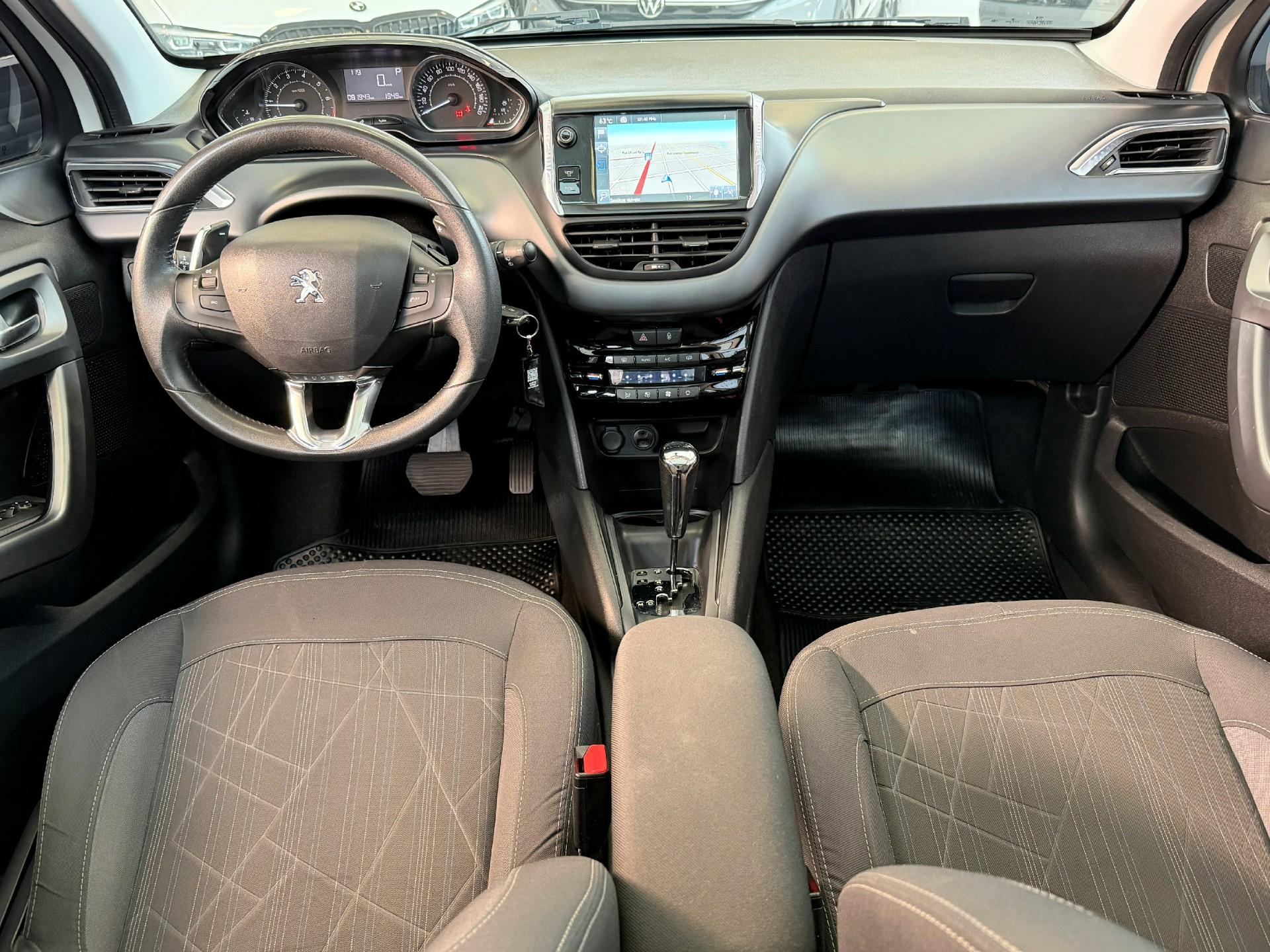Foto numero 8 do veiculo Peugeot 208 Griffe 1.6 Flex 16V 5p Aut.  - Branca - 2014/2015
