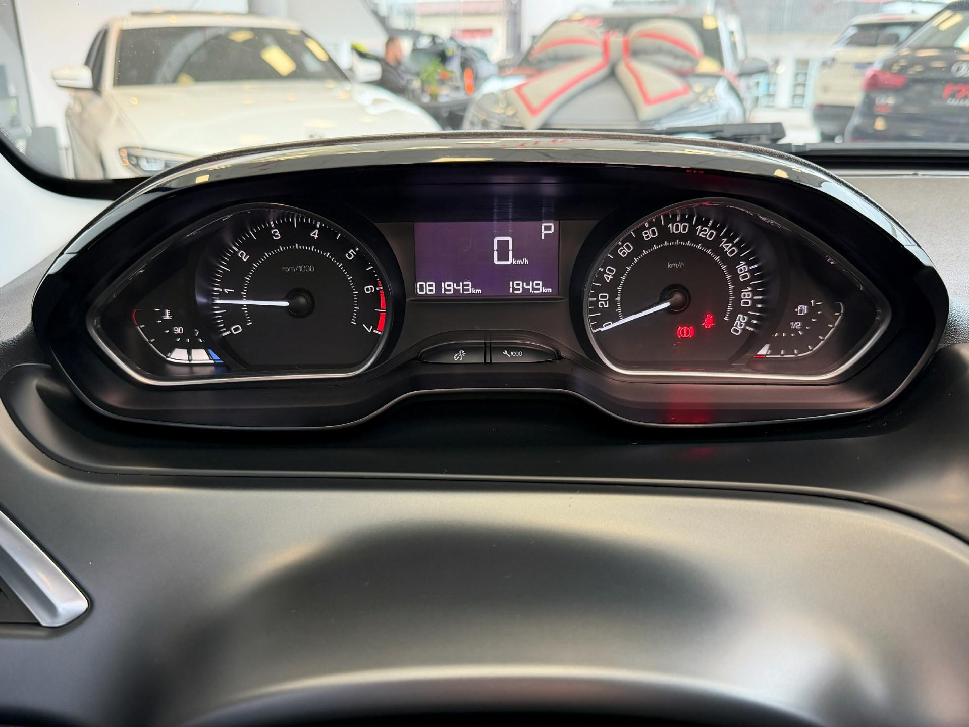 Foto numero 9 do veiculo Peugeot 208 Griffe 1.6 Flex 16V 5p Aut.  - Branca - 2014/2015