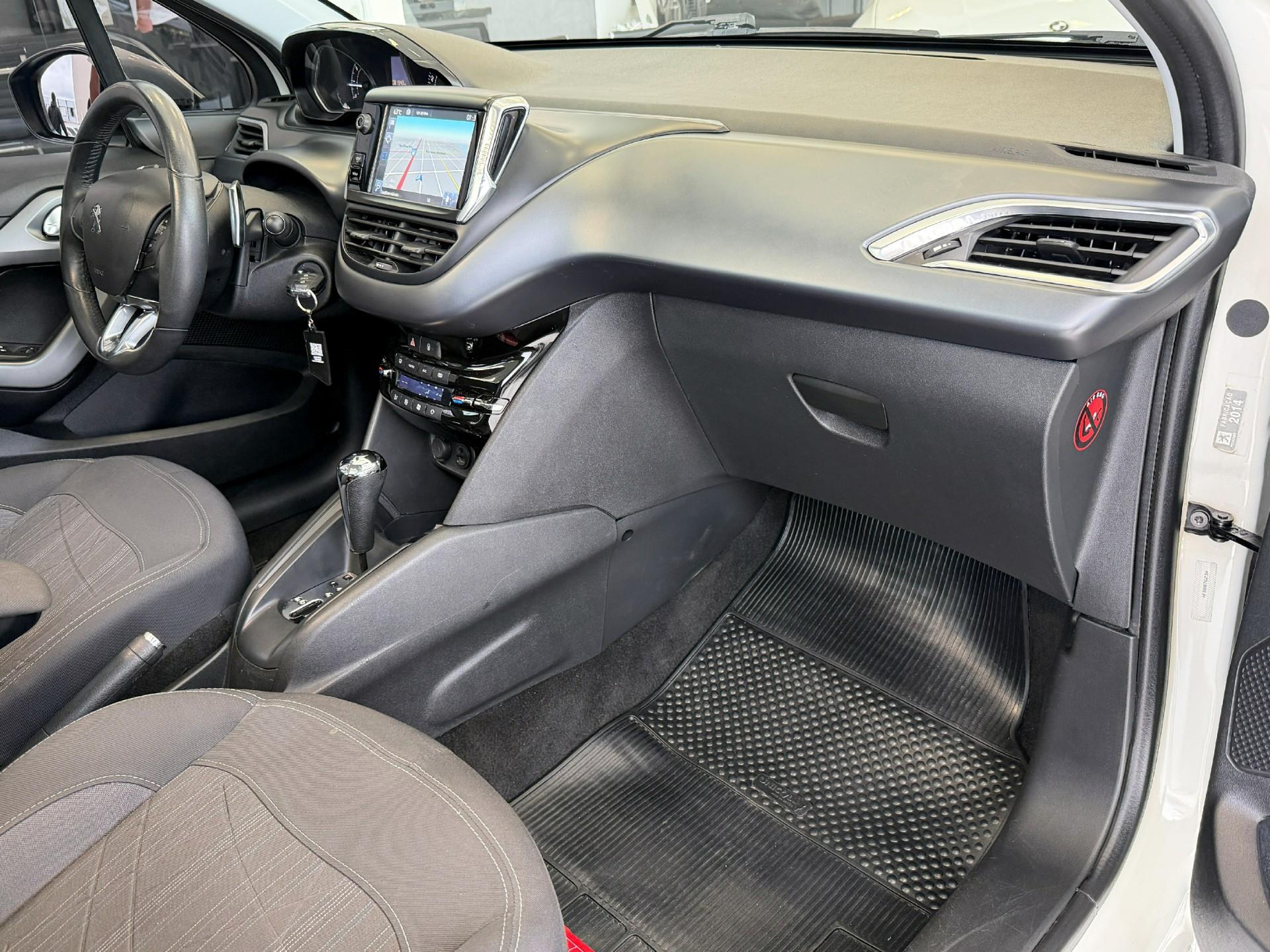 Foto numero 10 do veiculo Peugeot 208 Griffe 1.6 Flex 16V 5p Aut.  - Branca - 2014/2015