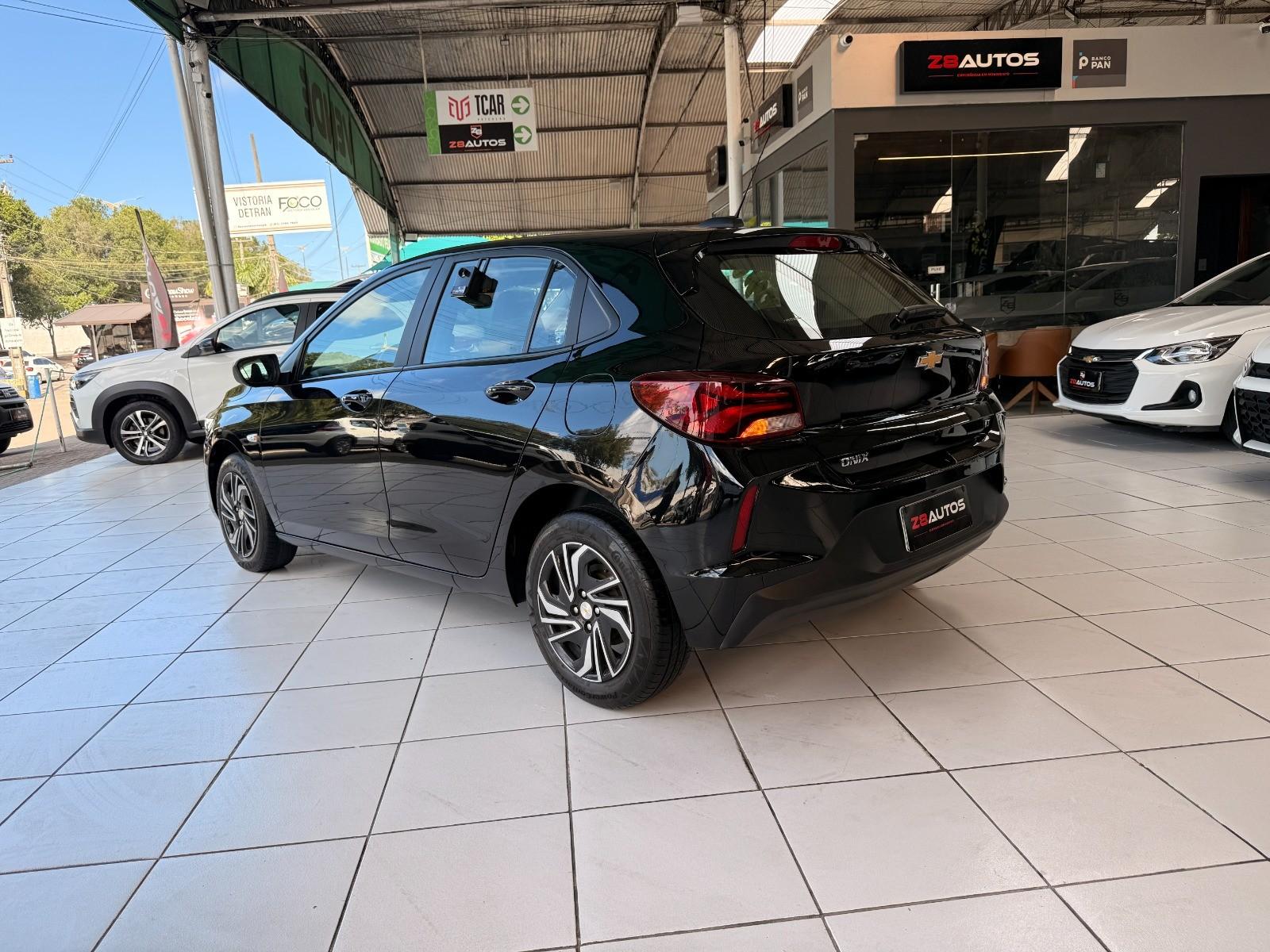 Foto numero 5 do veiculo Chevrolet Onix HATCH LT 1.0 12V Flex 5p Mec. - Preta - 2024/2025