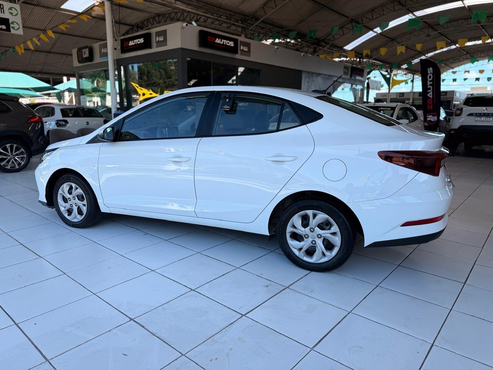 Foto numero 3 do veiculo Hyundai HB20S C.Plus/C.Style1.0 Flex 12V Mec. 4P  - Branca - 2024/2025