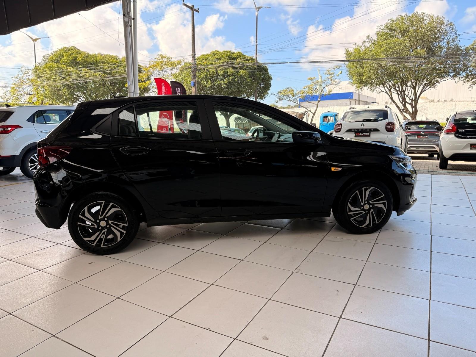 Foto numero 4 do veiculo Chevrolet Onix HATCH LT 1.0 12V Flex 5p Mec. - Preta - 2024/2025