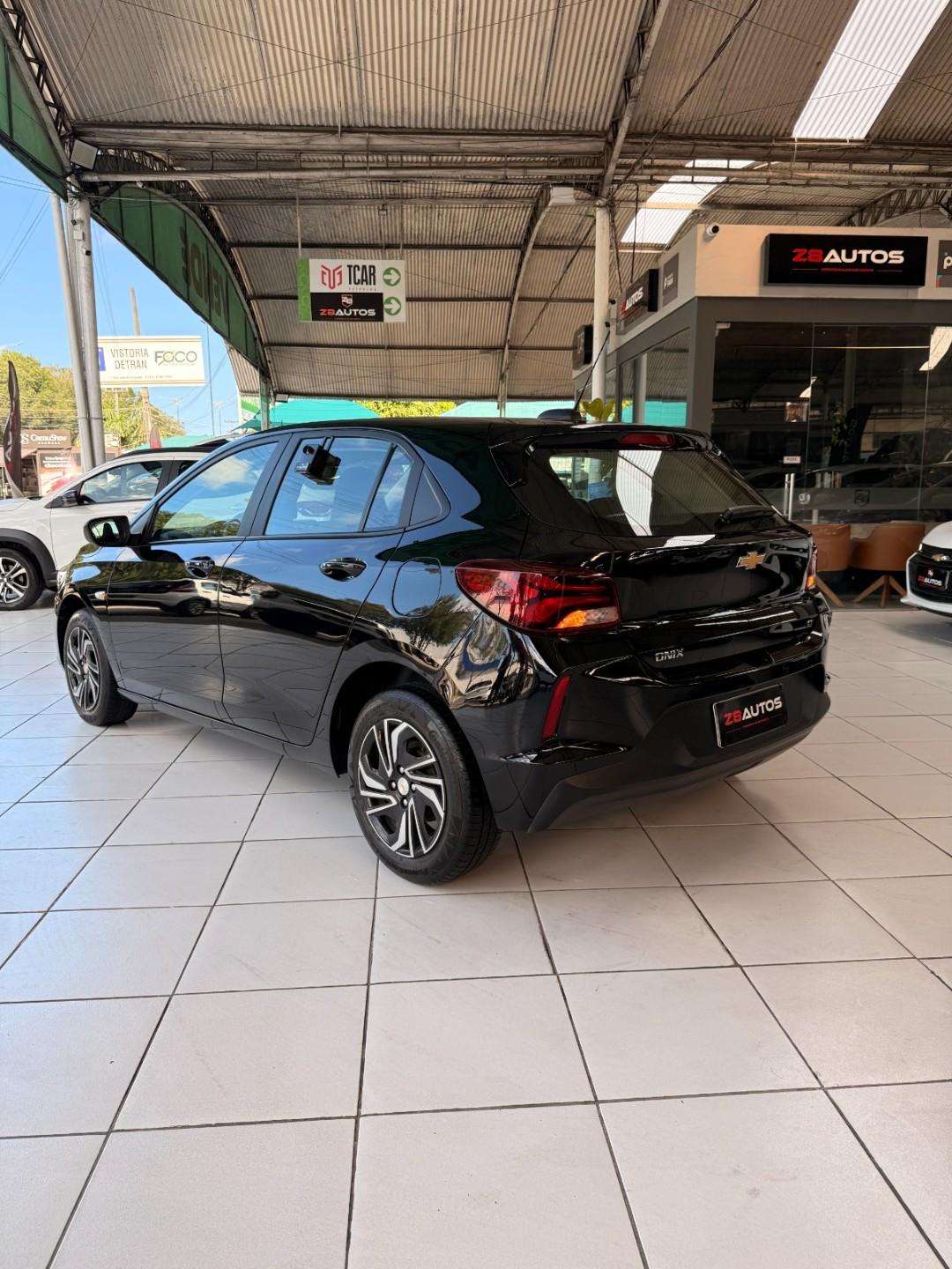 Foto numero 2 do veiculo Chevrolet Onix HATCH LT 1.0 12V Flex 5p Mec. - Preta - 2024/2025