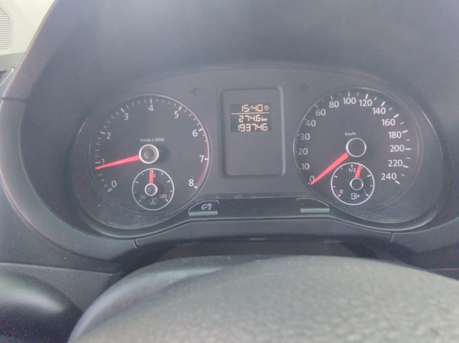 Foto numero 8 do veiculo Volkswagen Fox 1.6 Mi Total Flex 8V 5p  - Preta - 2010/2011