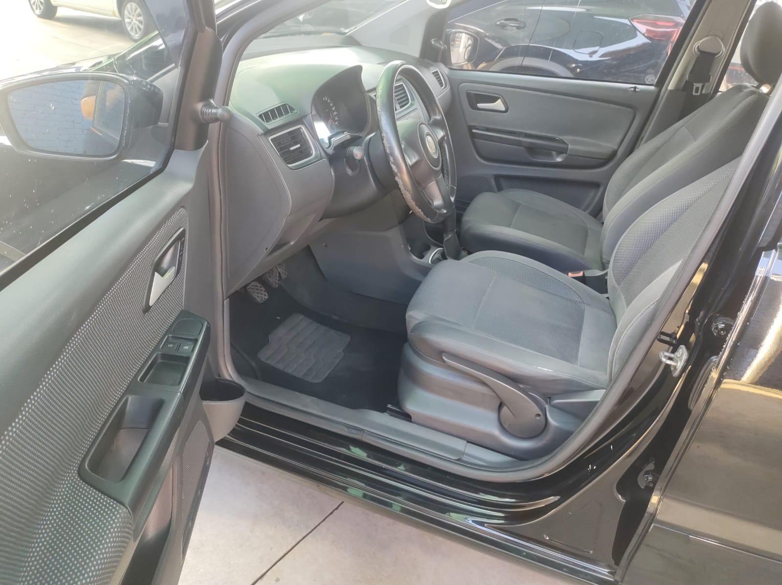 Foto numero 10 do veiculo Volkswagen Fox 1.6 Mi Total Flex 8V 5p  - Preta - 2010/2011