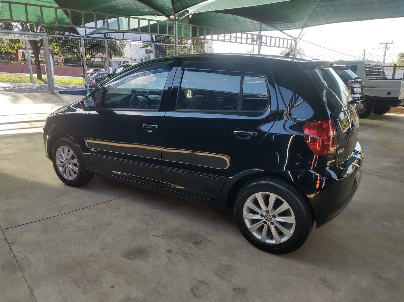 Foto numero 4 do veiculo Volkswagen Fox 1.6 Mi Total Flex 8V 5p  - Preta - 2010/2011