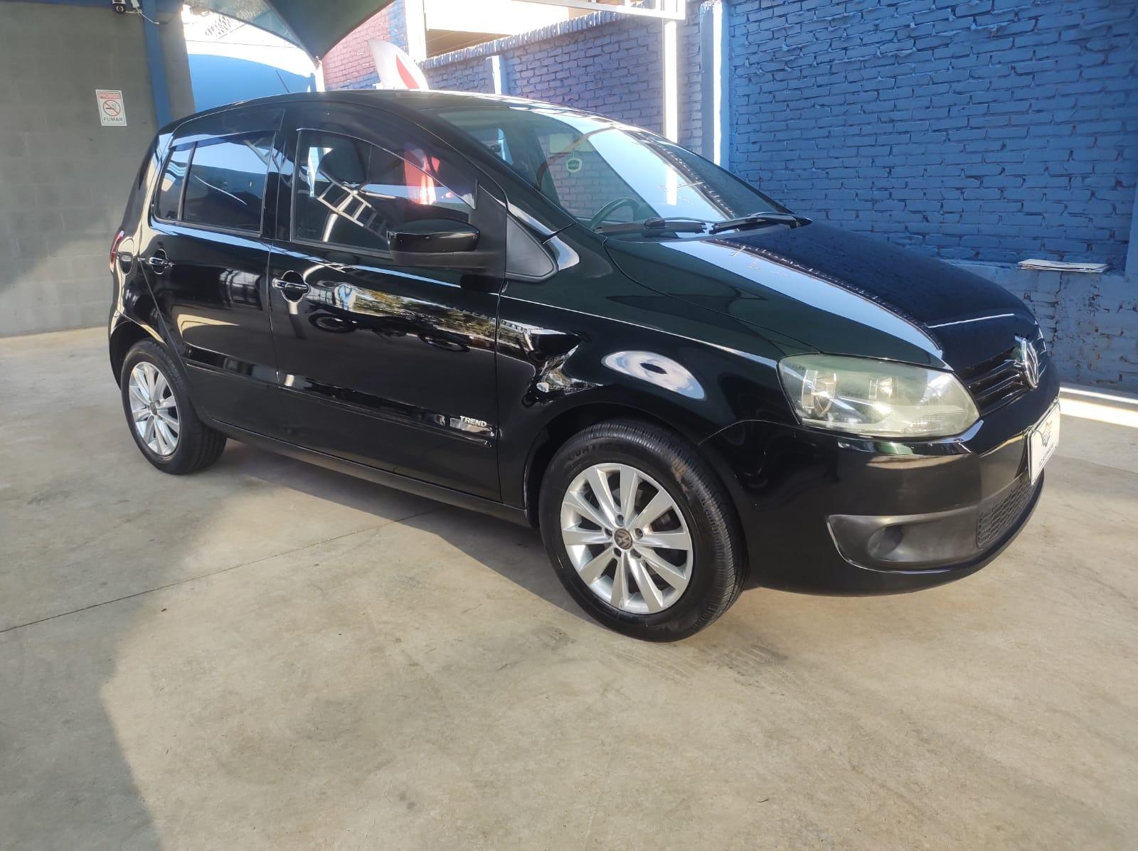 Foto numero 3 do veiculo Volkswagen Fox 1.6 Mi Total Flex 8V 5p  - Preta - 2010/2011