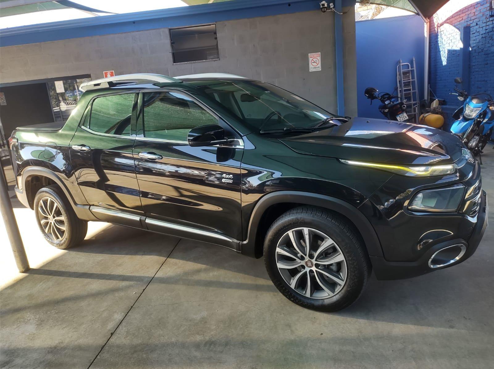 Foto numero 3 do veiculo Fiat Toro Volcano 2.0 16V 4x4 TB Diesel Aut.  - Preta - 2020/2020