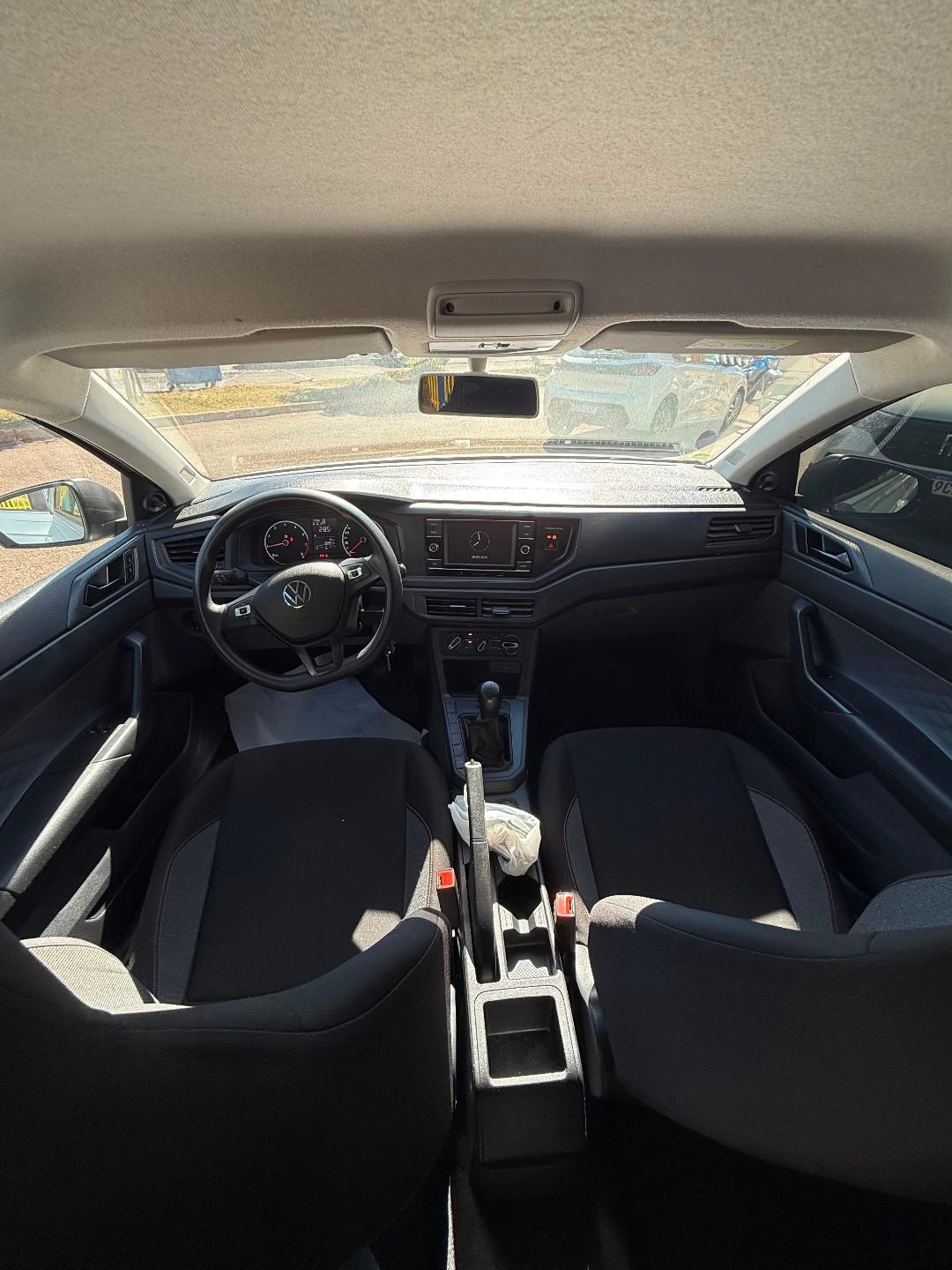 Foto numero 3 do veiculo Volkswagen Polo 1.0 MPI Flex 12V 5p  - Prata - 2023/2023