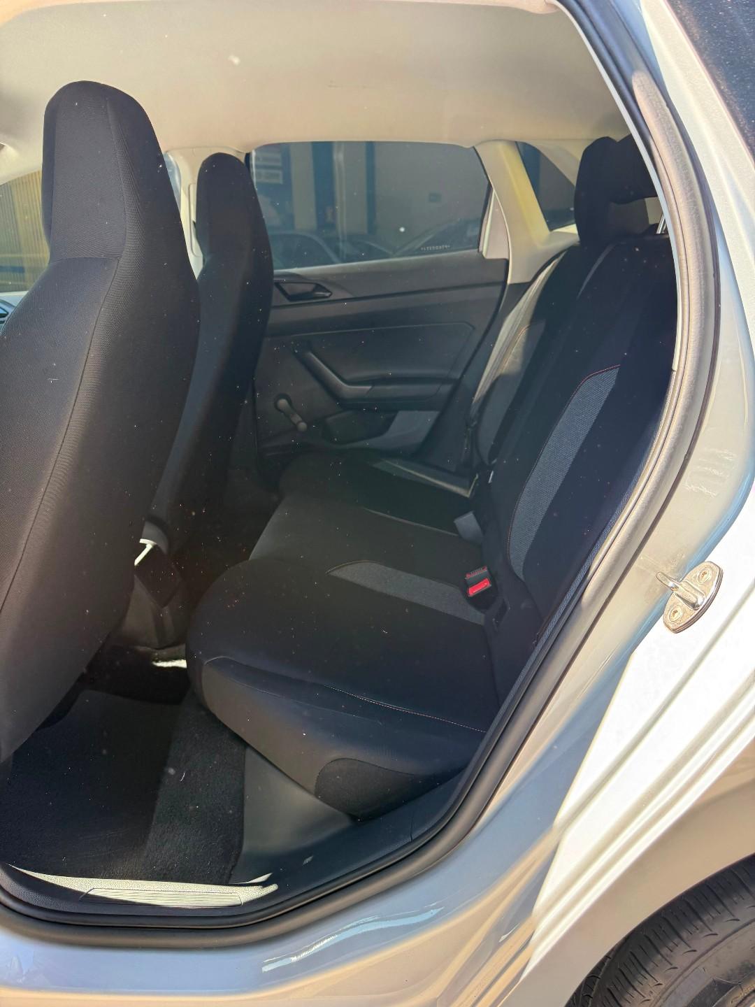 Foto numero 4 do veiculo Volkswagen Polo 1.0 MPI Flex 12V 5p  - Prata - 2023/2023