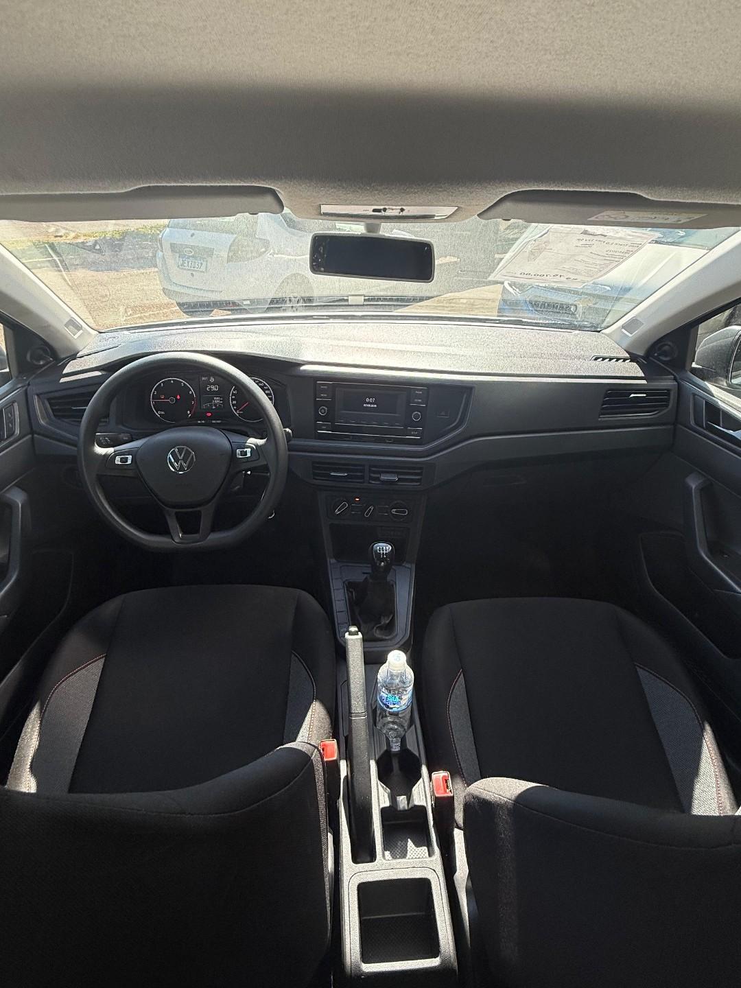 Foto numero 2 do veiculo Volkswagen Polo Track 1.0 Flex 12V 5p  - Prata - 2024/2025