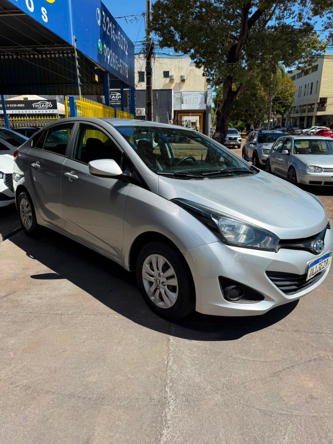 Foto numero 2 do veiculo Hyundai HB20S C.Plus/C.Style 1.6 Flex 16V Mec.4p  - Prata - 2013/2014