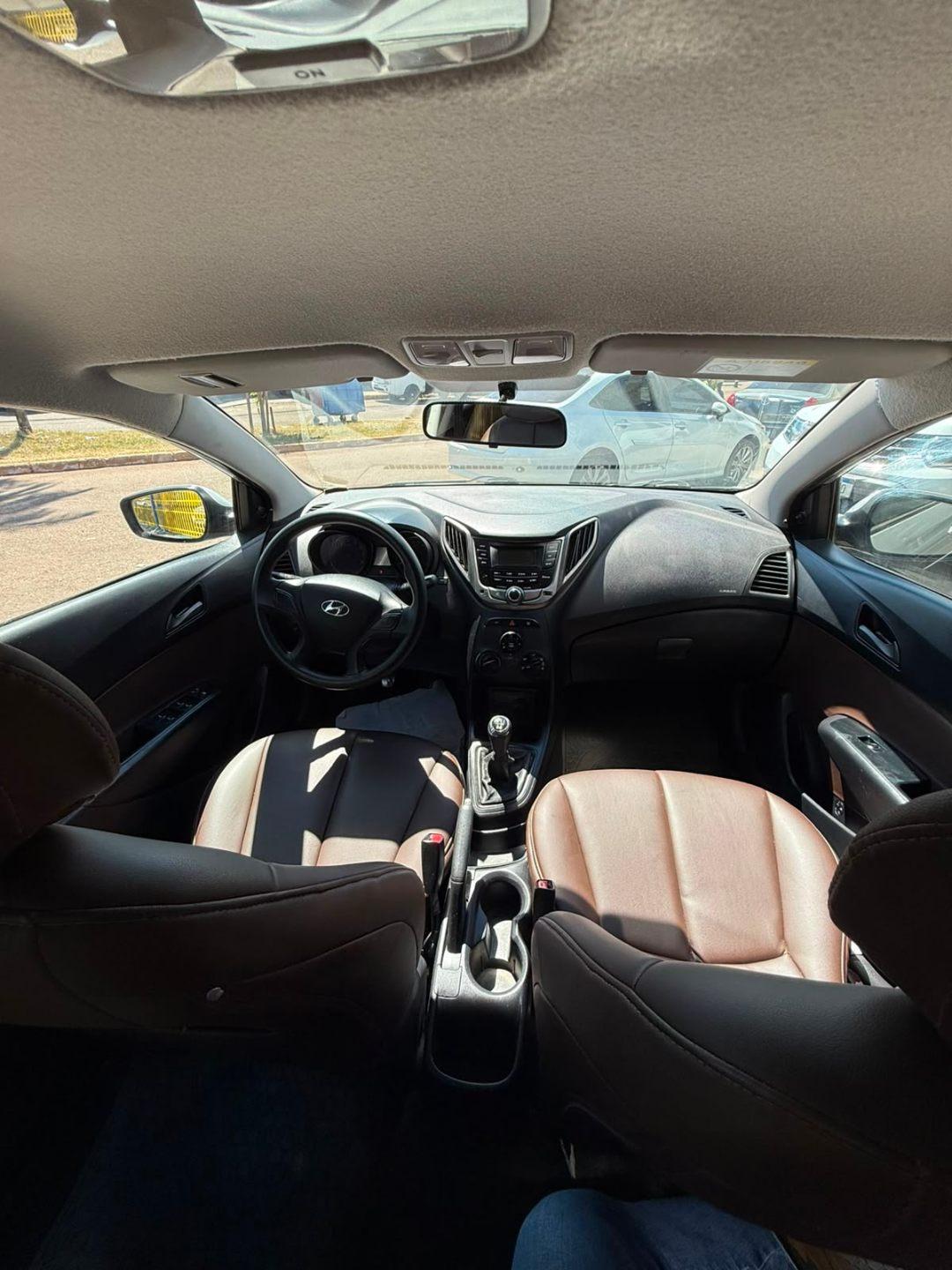 Foto numero 3 do veiculo Hyundai HB20S C.Plus/C.Style 1.6 Flex 16V Mec.4p  - Prata - 2013/2014