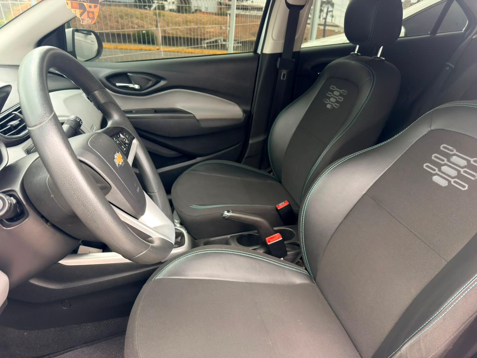 Foto numero 8 do veiculo Chevrolet Onix Hatch LT 1.0 FlexPower  - Prata - 2019/2019