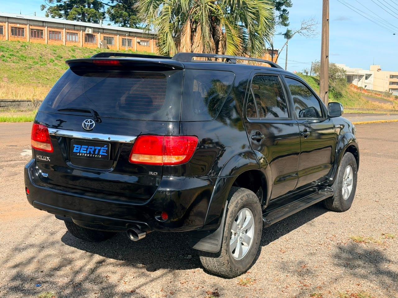 Foto numero 3 do veiculo Toyota Hilux SW4 SW4 SRV 4x4 3.0 TDI Dies. Aut - Preta - 2006/2006