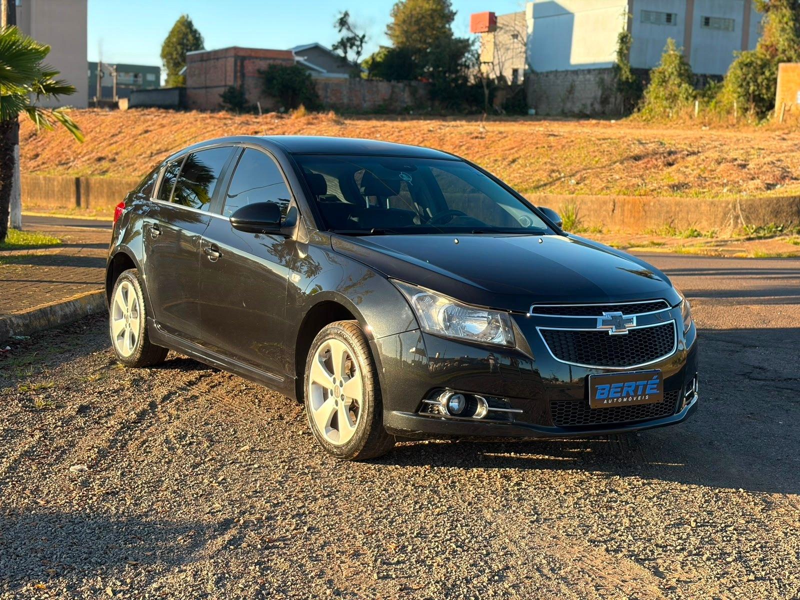 Foto numero 2 do veiculo Chevrolet Cruze HB Sport LT 1.8 FlexP. Aut - Preta - 2012/2013