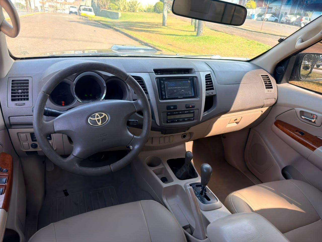 Foto numero 7 do veiculo Toyota Hilux SW4 SW4 SRV 4x4 3.0 TDI Dies. Aut - Preta - 2006/2006