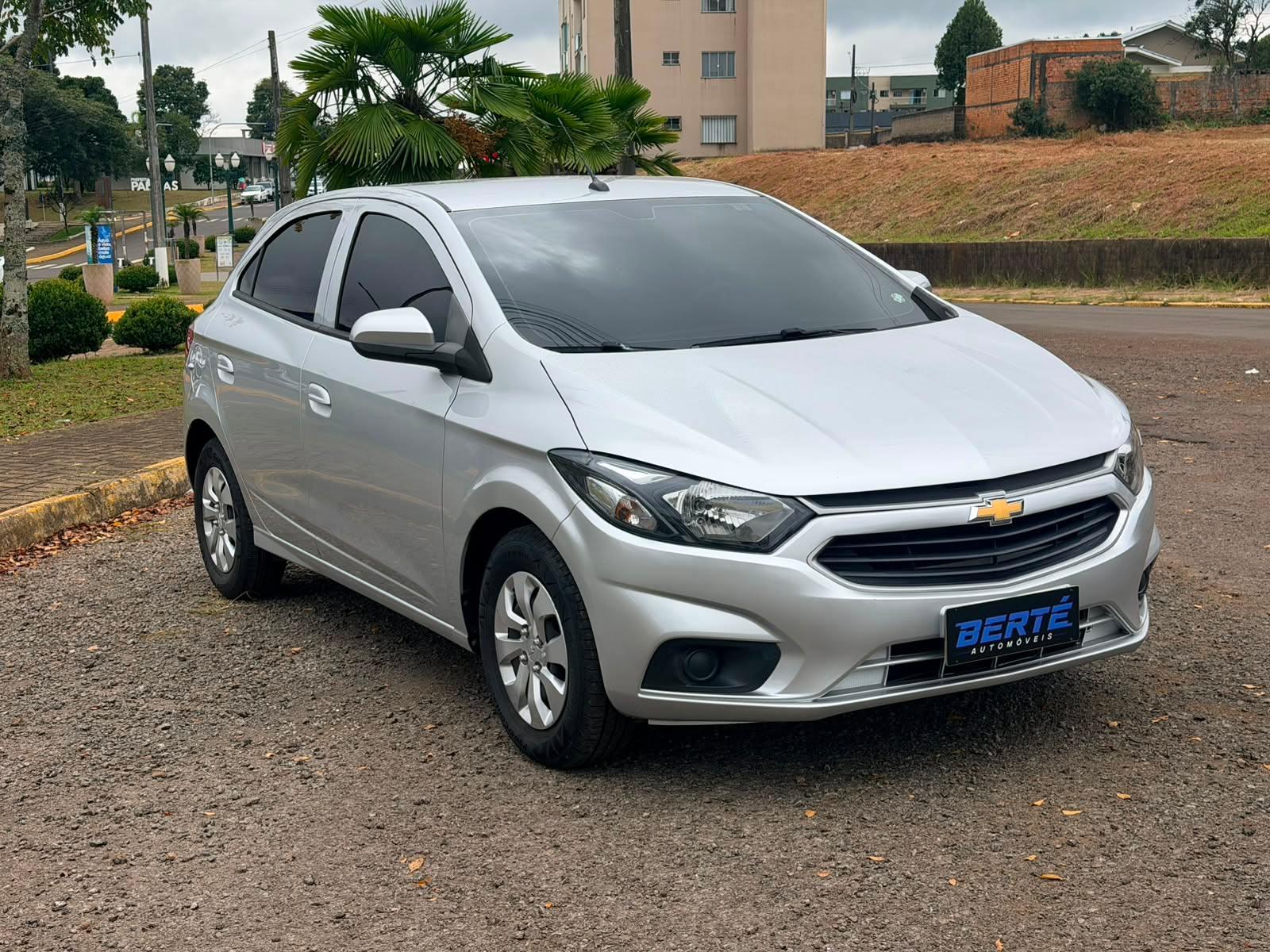 Foto numero 2 do veiculo Chevrolet Onix Hatch LT 1.0 FlexPower  - Prata - 2019/2019