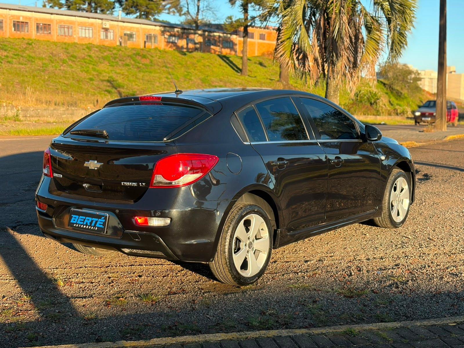 Foto numero 3 do veiculo Chevrolet Cruze HB Sport LT 1.8 FlexP. Aut - Preta - 2012/2013