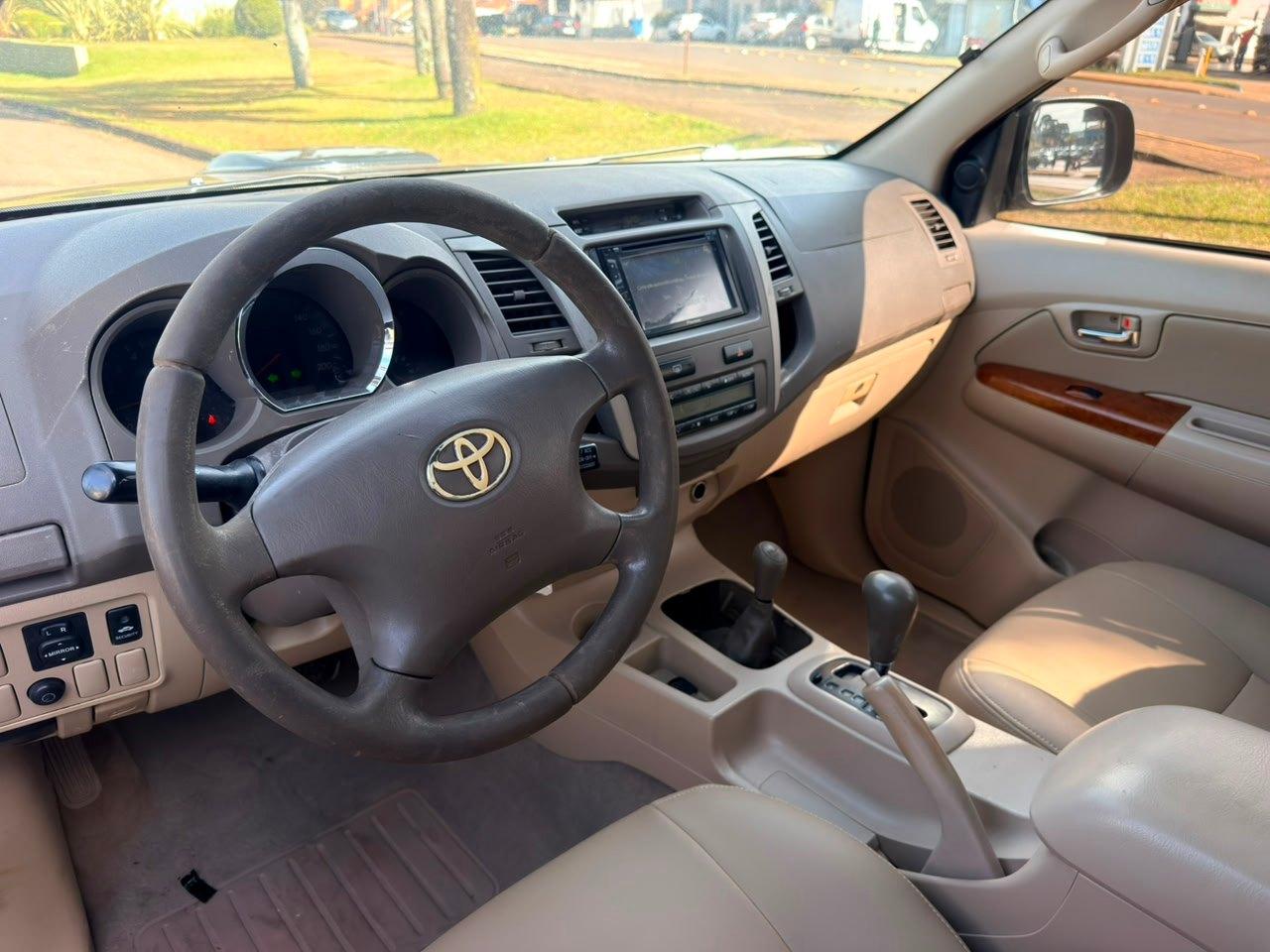 Foto numero 6 do veiculo Toyota Hilux SW4 SW4 SRV 4x4 3.0 TDI Dies. Aut - Preta - 2006/2006